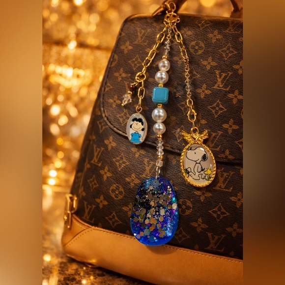 Snoopy Handbags - NEW SNOOPY LUCY HANDBAG PURSE CHARM KEYCHAIN GOLDEN LV MONOGRAM SPEEDY READY!